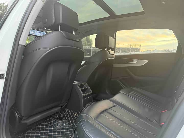 Фото 9 - Audi A4L