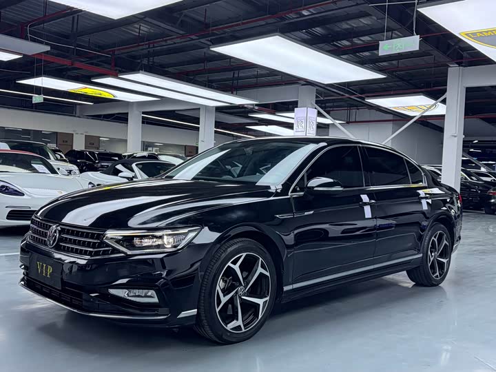 Фото 1 - Volkswagen Magotan