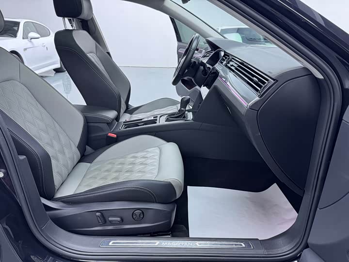 Фото 10 - Volkswagen Magotan