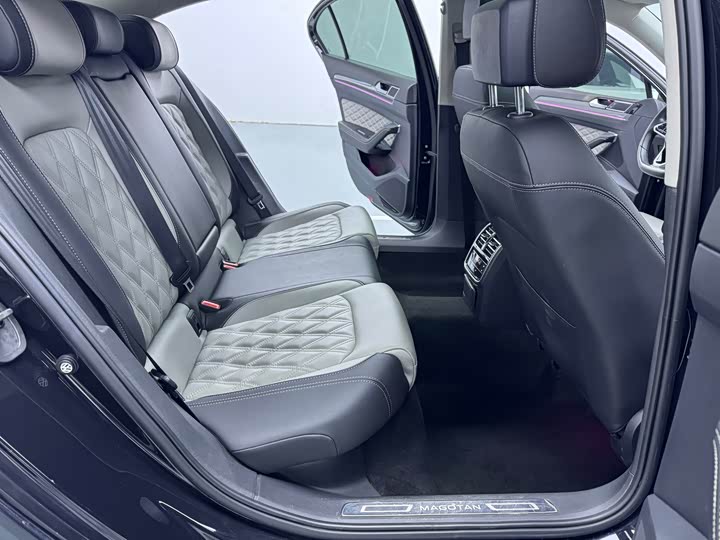 Фото 14 - Volkswagen Magotan