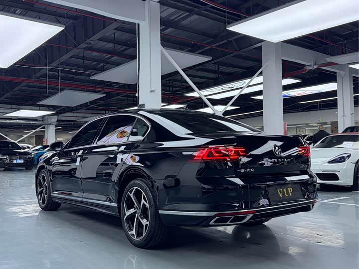 Фото 17 - Volkswagen Magotan