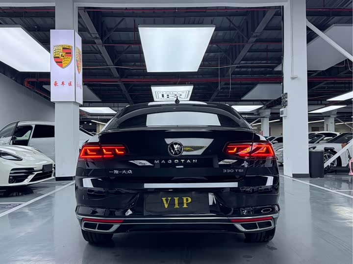 Фото 18 - Volkswagen Magotan