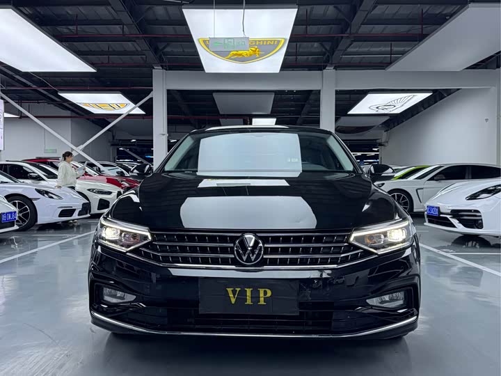 Фото 2 - Volkswagen Magotan