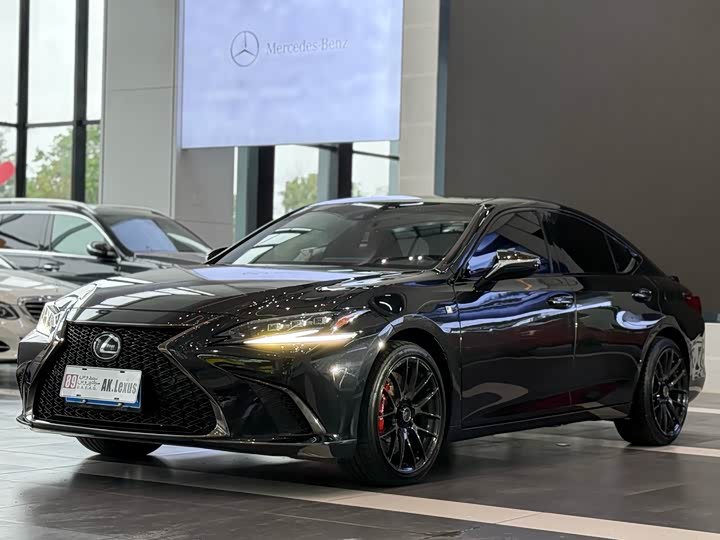 Фото 1 - Lexus ES