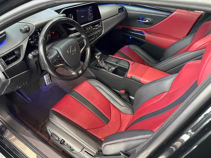 Фото 10 - Lexus ES