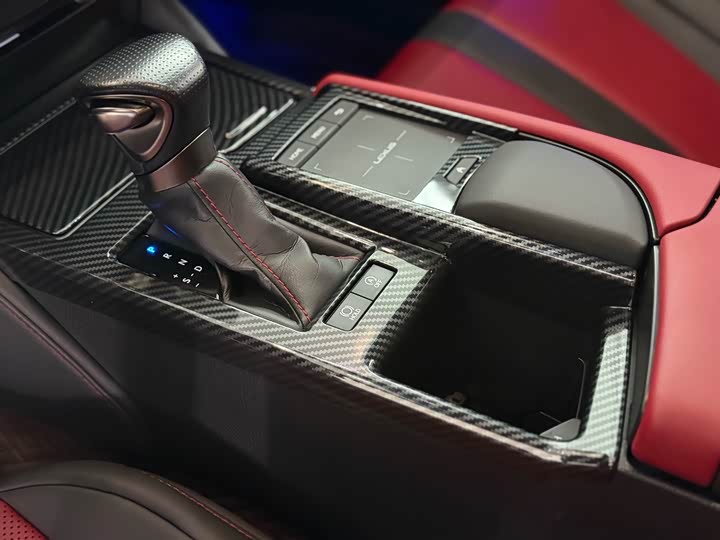 Фото 12 - Lexus ES