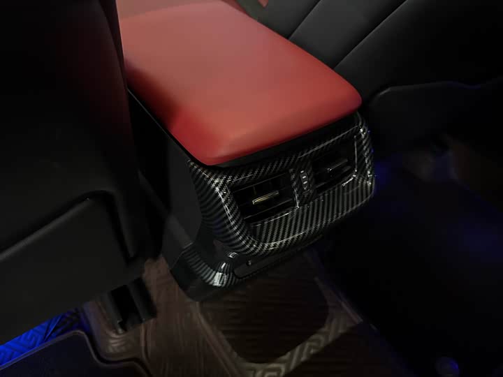 Фото 14 - Lexus ES