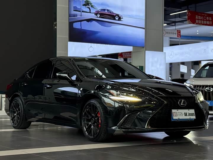 Фото 3 - Lexus ES