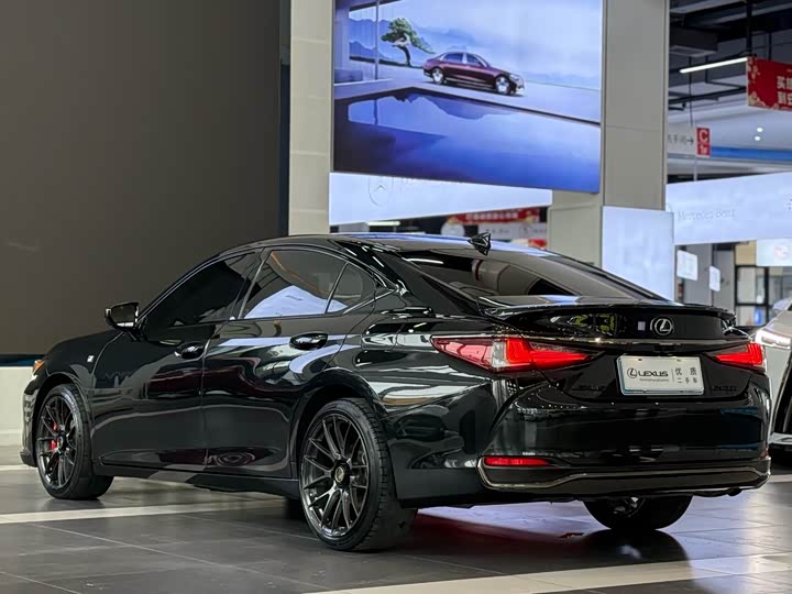 Фото 4 - Lexus ES