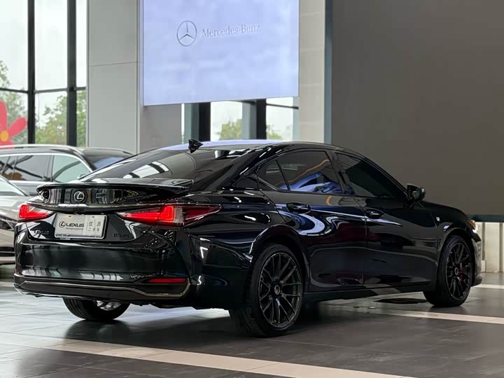 Фото 6 - Lexus ES