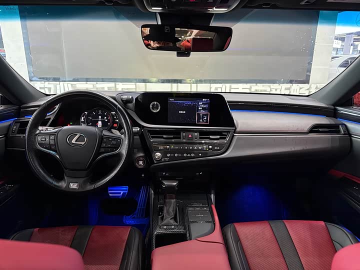 Фото 8 - Lexus ES