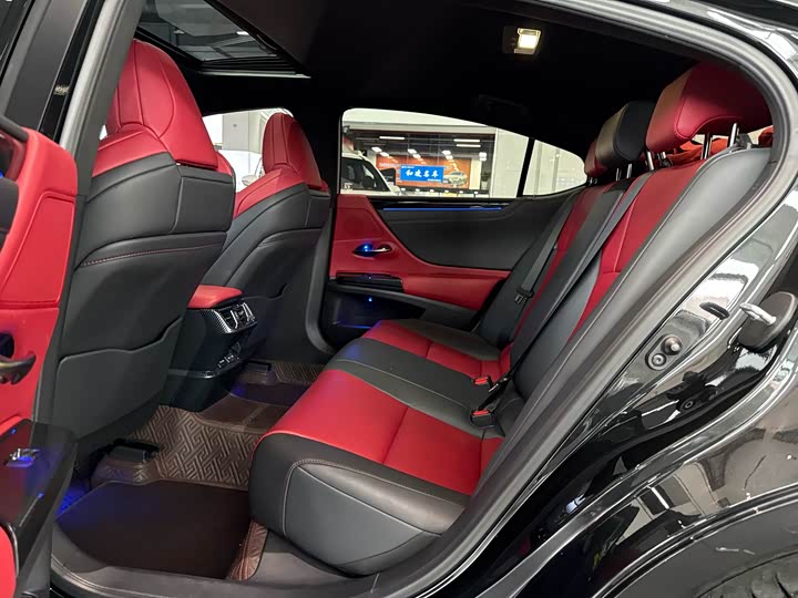 Фото 9 - Lexus ES