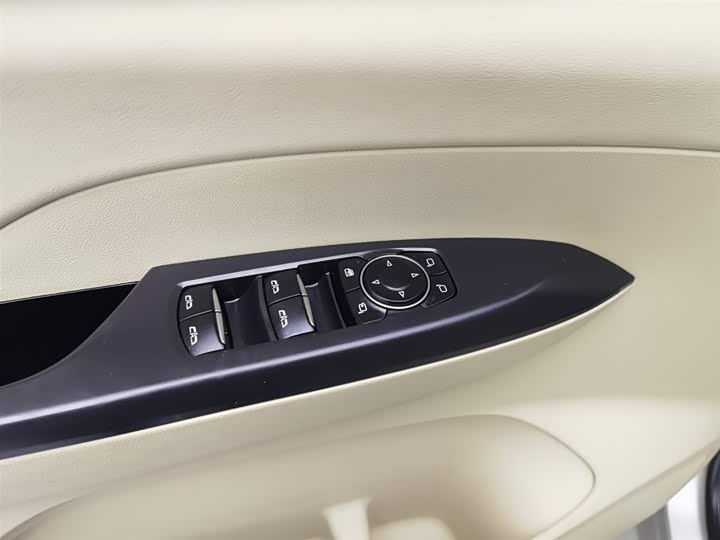 Фото 9 - Buick GL8 ES