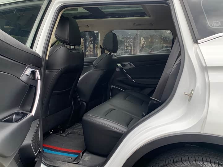 Фото 5 - Geely Atlas