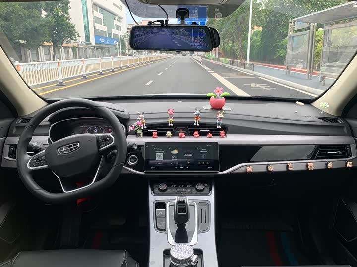 Фото 6 - Geely Atlas