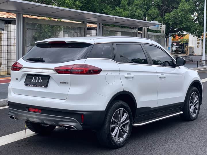 Фото 9 - Geely Atlas