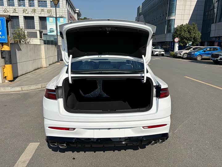 Photo 12 - Geely Preface