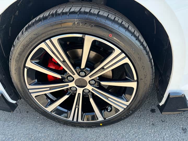 Photo 14 - Geely Preface