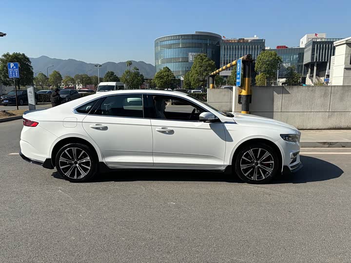 Photo 4 - Geely Preface