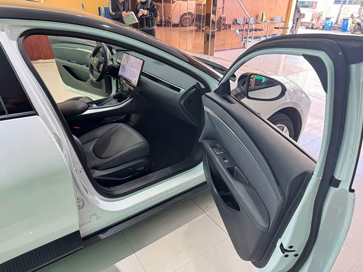 Фото 11 - XPeng Mona M03