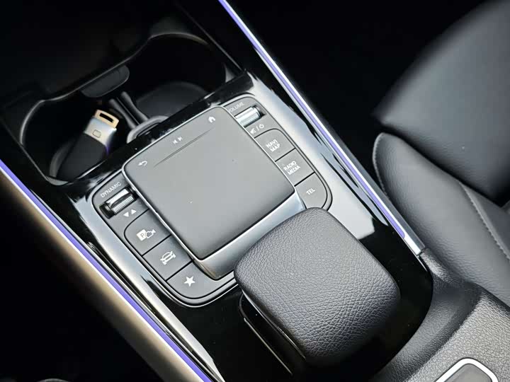 Фото 10 - Mercedes-Benz GLA-Class