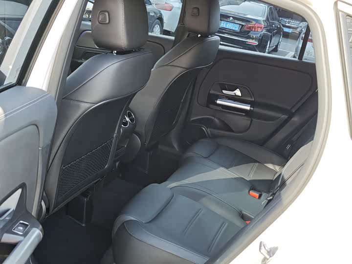 Фото 11 - Mercedes-Benz GLA-Class