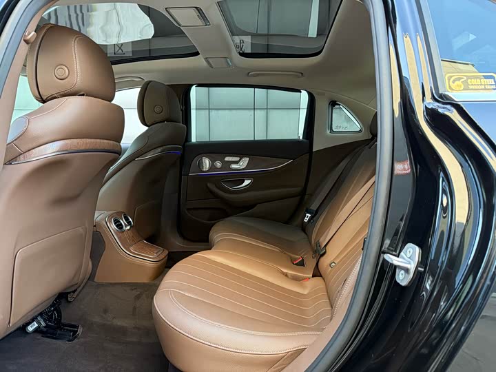 Фото 10 - Mercedes-Benz E-Class