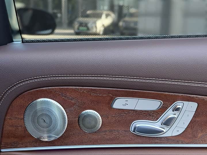 Фото 14 - Mercedes-Benz E-Class