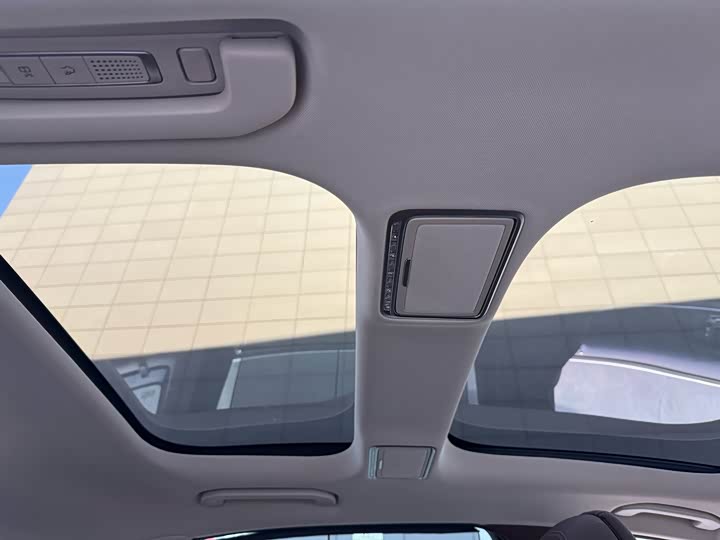 Фото 15 - Mercedes-Benz E-Class