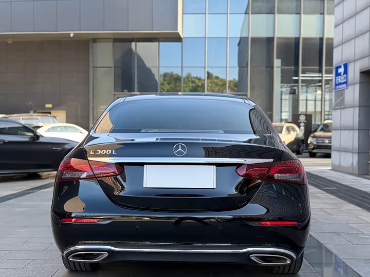 Фото 19 - Mercedes-Benz E-Class