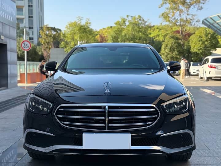 Фото 2 - Mercedes-Benz E-Class