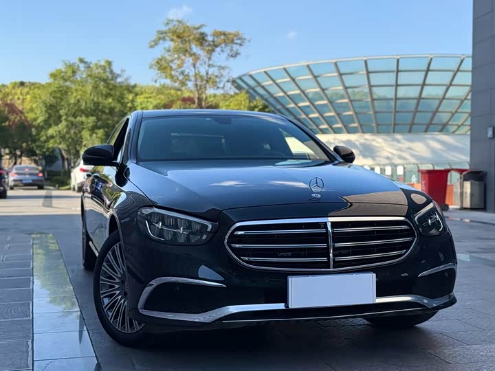 Фото 3 - Mercedes-Benz E-Class