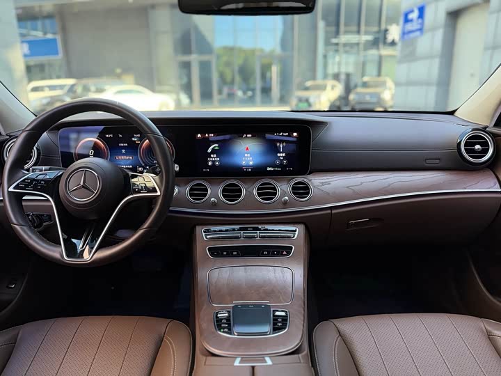 Фото 5 - Mercedes-Benz E-Class