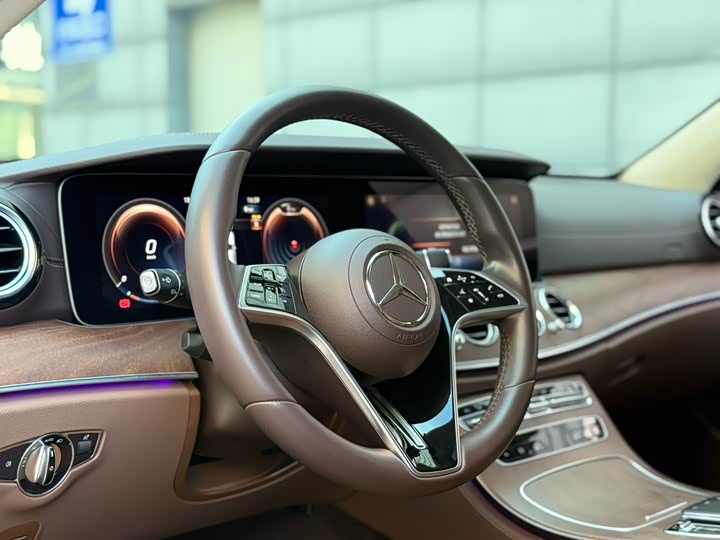 Фото 6 - Mercedes-Benz E-Class