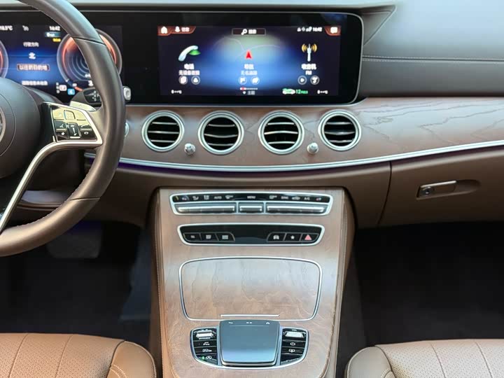 Фото 7 - Mercedes-Benz E-Class