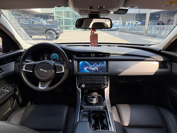 Фото 10 - Jaguar XF L