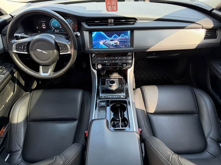 Фото 11 - Jaguar XF L