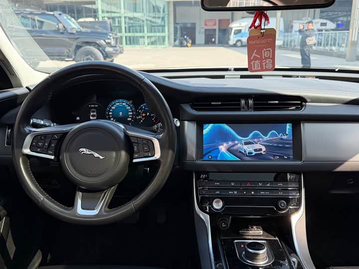 Фото 12 - Jaguar XF L