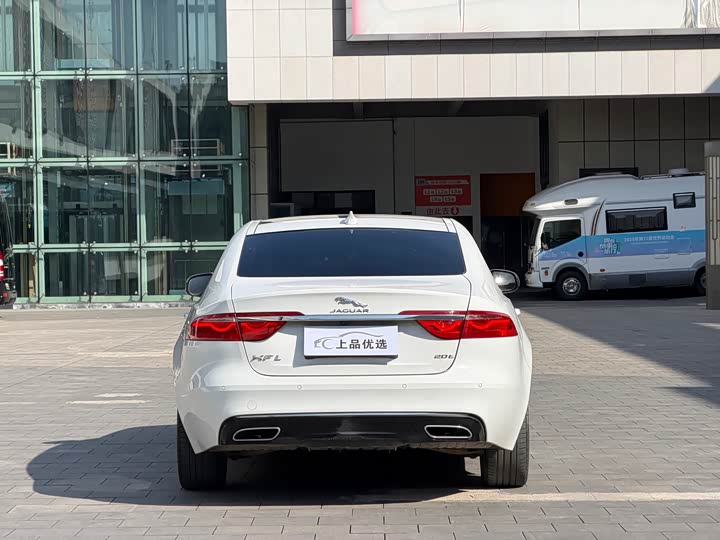 Фото 6 - Jaguar XF L