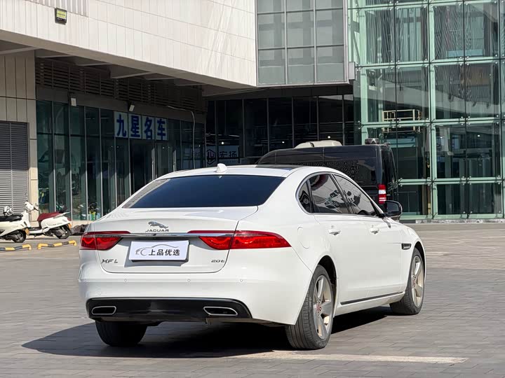 Фото 7 - Jaguar XF L