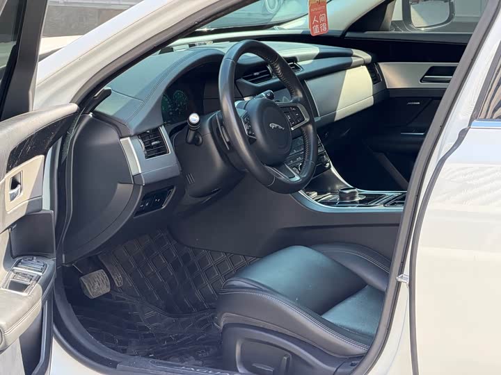 Фото 8 - Jaguar XF L