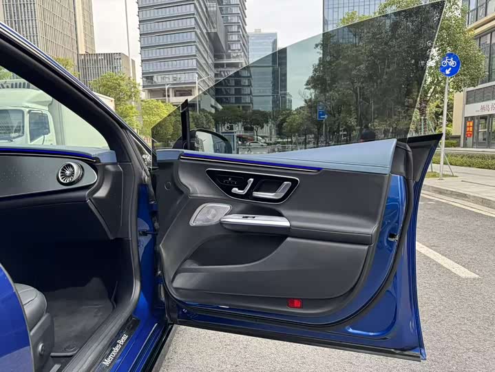 Фото 14 - Mercedes-Benz EQE