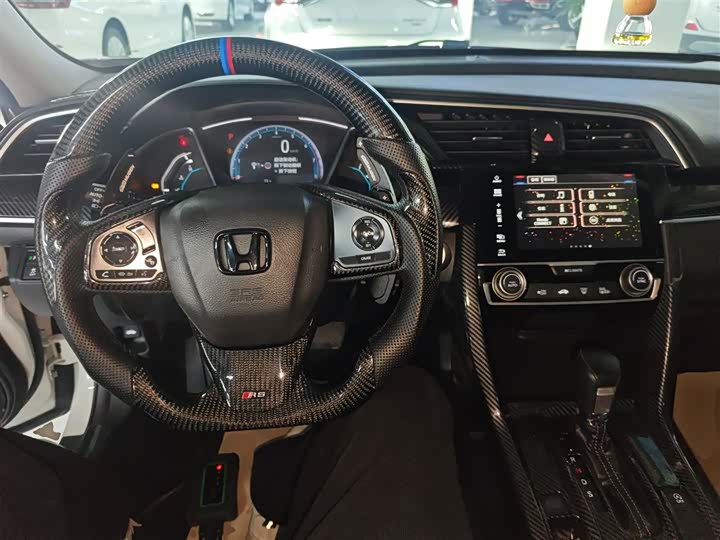 Фото 10 - Honda Civic