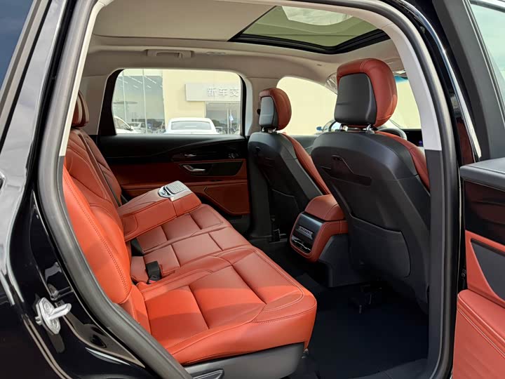 Фото 18 - Lincoln Nautilus