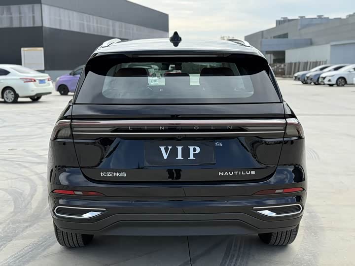 Фото 4 - Lincoln Nautilus