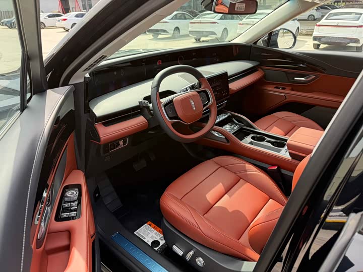 Фото 7 - Lincoln Nautilus