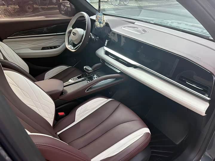 Фото 10 - Geely Monjaro