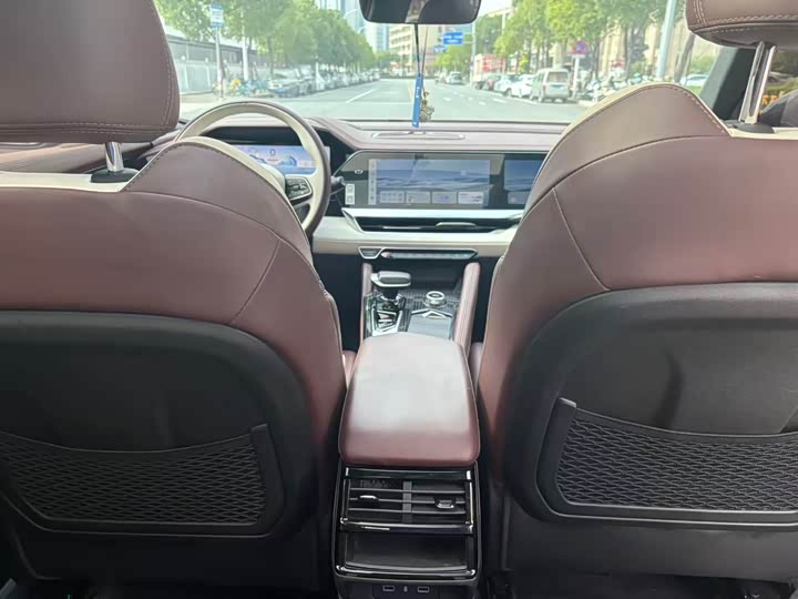 Фото 13 - Geely Monjaro