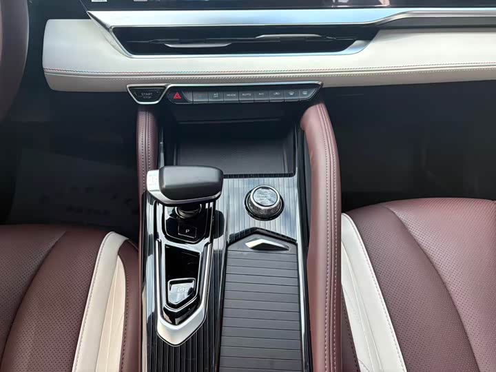 Фото 15 - Geely Monjaro