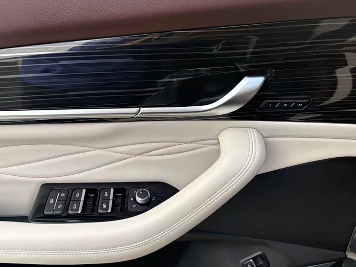 Фото 16 - Geely Monjaro